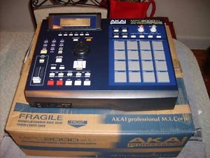 MPC2000XL,BLUE AKAI LCD, SD CARD, ZIP DRIVE, 32MB RAM,Excellect Condition