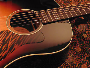 + COLLINGS CJ35 + SUNBURST + THE PEAK OF LUTHERIE +