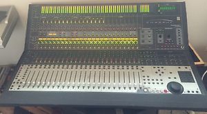 Avid Digidesign Control 24 Pro Tools Control Surface W 16 FOCUSRITE MIC PRES