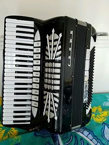 accordion crown 4/5/hand made reeds double tone chamber gud condition
