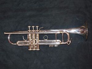 Bach Stradivarius Bb Model 72 ML Trumpet with Case