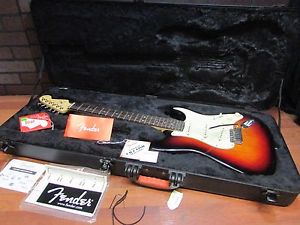 2013 Fender Strat American Deluxe Stratocaster Guitar 3 Tone Sunburst WorldShip