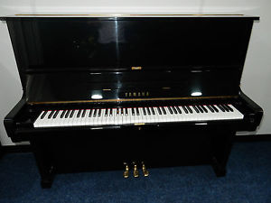 YAMAHA U2 UPRIGHT PIANO. AROUND 35 YEARS OLD WITH 5 YEAR GUARANTEE 0% FINANCE.