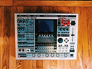 Roland MC-909 Sampling Groovebox