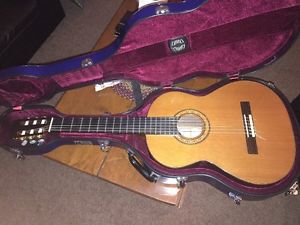 Jose Ramirez R2 Classical 2006 Guitar & Metro Humi HSC