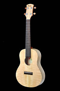 Uluru Manako III Tenor Ukulele,  massives Mangoholz, handgebaut bei Ayers