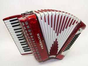 Akkordeon von Fröhlich,  Mozart , 72 Bass, made in Italy