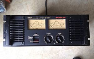 Yamaha PC-4002M Live or Studio Amplifier. Power: 430W + 430W RMS at 8 ohms.