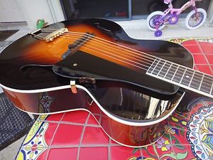 The Loar Deluxe LH-700 LH-700-VS Acoustic Guitar