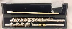 Beautiful Gemeinhardt 530SB Professional Solid Silver flute, plays great!
