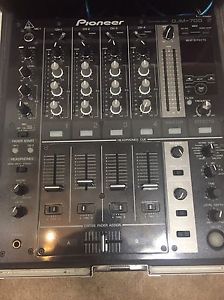 Pioneer DJM 700 In Case With Rane SL2