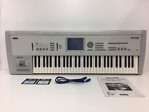 Korg Triton Classic 61 Key Workstation With Flight Case In VGC! 100-240v