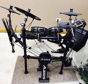 Alesis DM10 Studio Kit, SIMMONS DA200 AMP,TAMA IRON COBRA Double BASS PEDAL!!!!