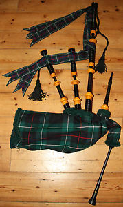 HARDIE HIGHLAND BAGPIPES - ZIPPER BAG, CORDS, RIBBONS, REEDS - READY TO PLAY