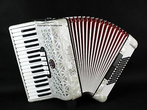 Akkordeon Cantabile Made in Italy  34/72/5/2/III super Zustand