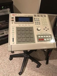 AKAI MPC 3000 / 32MB RAM / OS 3.50 / CF DRIVE / 8GB CF CARD