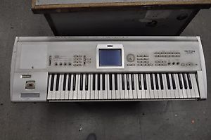 Korg Triton Studio 61 keys Workstation / Sampler  GOOD CONDITION WORKS PERFECT