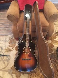 1950's LG2 Vintage Gibson Acoustic Guitar