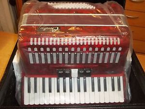 ACCORDEON 34 TOUCHES PIANO 72 BASSES - ROUGE - CHEVALLIER - NEUF - GARANTIE 1 AN