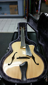 eastman AR905CE w/case
