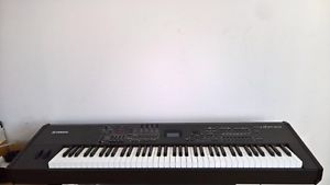 yamaha s70 Synthesizer