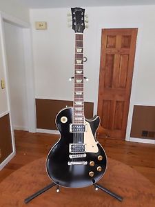 Gibson 2005 Les Paul "Classic" Guitar, Black, Orig combo Case Sounds Amazing!