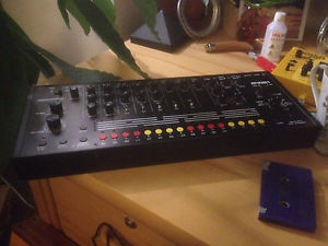Acidlab Miami handbuilt analogue analog drum machine Roland TR-808 Clone