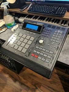 AKAI MPC 3000 LE / VAILIXI 3.5 OS / 32MB RAM / SCSI2SD card reader