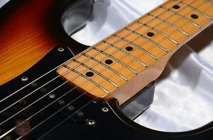 Fender 1979 STRATOCASTER Hardtail / Sunburst / Maple Used  w/ Hard case