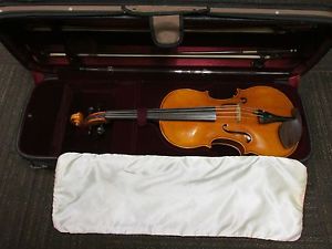 Erich Werner Handcrafted Viola made in 1983 with luxury hard case and bows