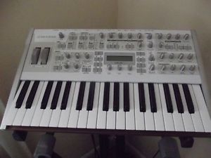ACCESS VIRUS TI2 Polar Synthesizer