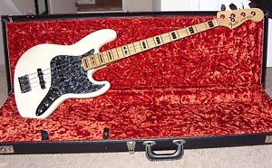 ~FENDER~  "JAZZ BASS"  USA -  AMERICAN DELUXE WITH CASE