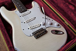 OLYMPIC WHITE FENDER STRATOCASTER WITH 1961 FEATURES  ** RELIC**