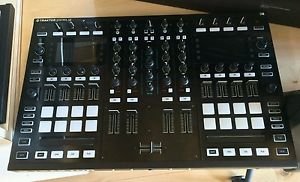NI Traktor S8 with Traktor Pro 2 - MINT in Box - DJ, Stems Production Remix
