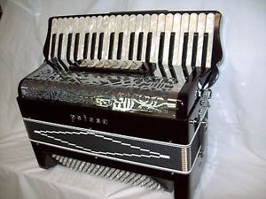 Petosa Antico accordion 41/120 with pickups - excellent condition!