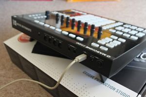 Native Instruments Maschine studio. Near mint condition. Boxed with software.