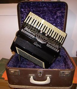 Royal Accordion / 120 Bass Accordian