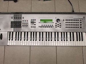 Yamaha MOTIF6 Keyboard Synthesizer 61- Key