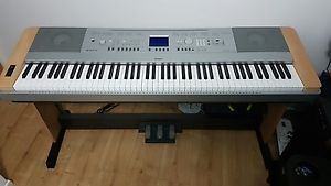 Yamaha DGX-640 Portable Grand - with Stand& Additional Three-Pedal Unit Included