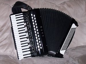 SANO Stereo Sixty Cassotto Accordion - Double Chamber, Stereo Amplification