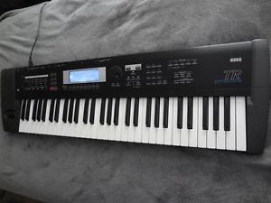 KORG TR 61 Music Workstation Synthesizer, Keyboard, Nice Condition Vintage Organ