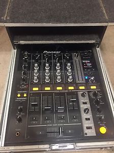 Pioneer DJM 700 In Case With Rane SL2