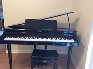 88-Key Yamaha Clavinova Digital Piano CLP-555