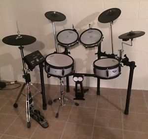 Yamaha DTX502 DTX562k Series Electronic Drum Kit w/ MESH Pads Tons of extras