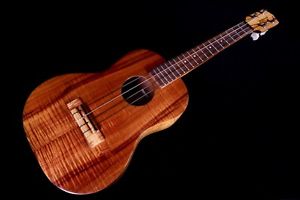 1980s Kamaka Tenor Ukulele / Ukulelefriend.com