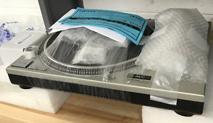 TECHNICS SL-1200 MK5 Quartz DIRECT DRIVE TURNTABLE with tonearm, Restored +