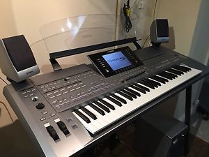 Yamaha Tyros 5-61 Workstation Keyboard complete with Home Speaker Kit