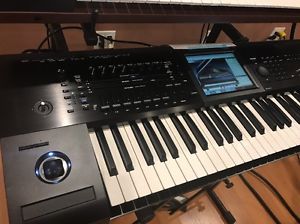 Korg Kronos 2 61 key synthesizer sampling workstation keyboard