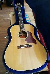 GIBSON SONGBIRD DELUXE ACOUSTIC ELECTRIC GUITAR WITH ORIGINAL HARD CASE