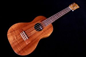 1970s Kamaka Tenor Ukulele / Ukulelefriend.com